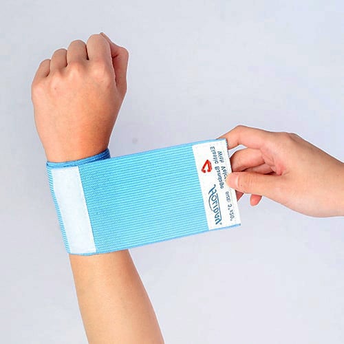 Self-adhering Elastic Bandage
